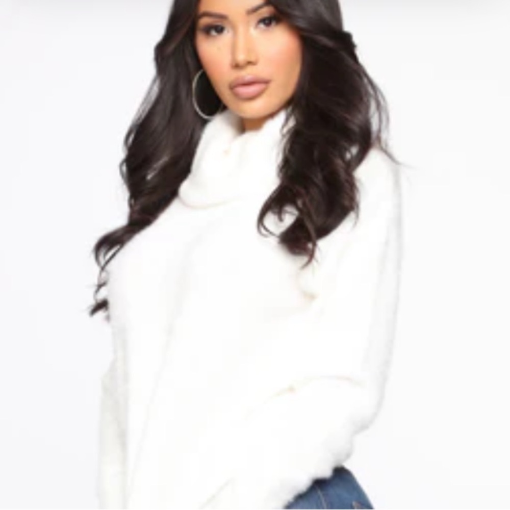 Express Fuzzy eyelash mock turtleneck soft white puff sleeve M